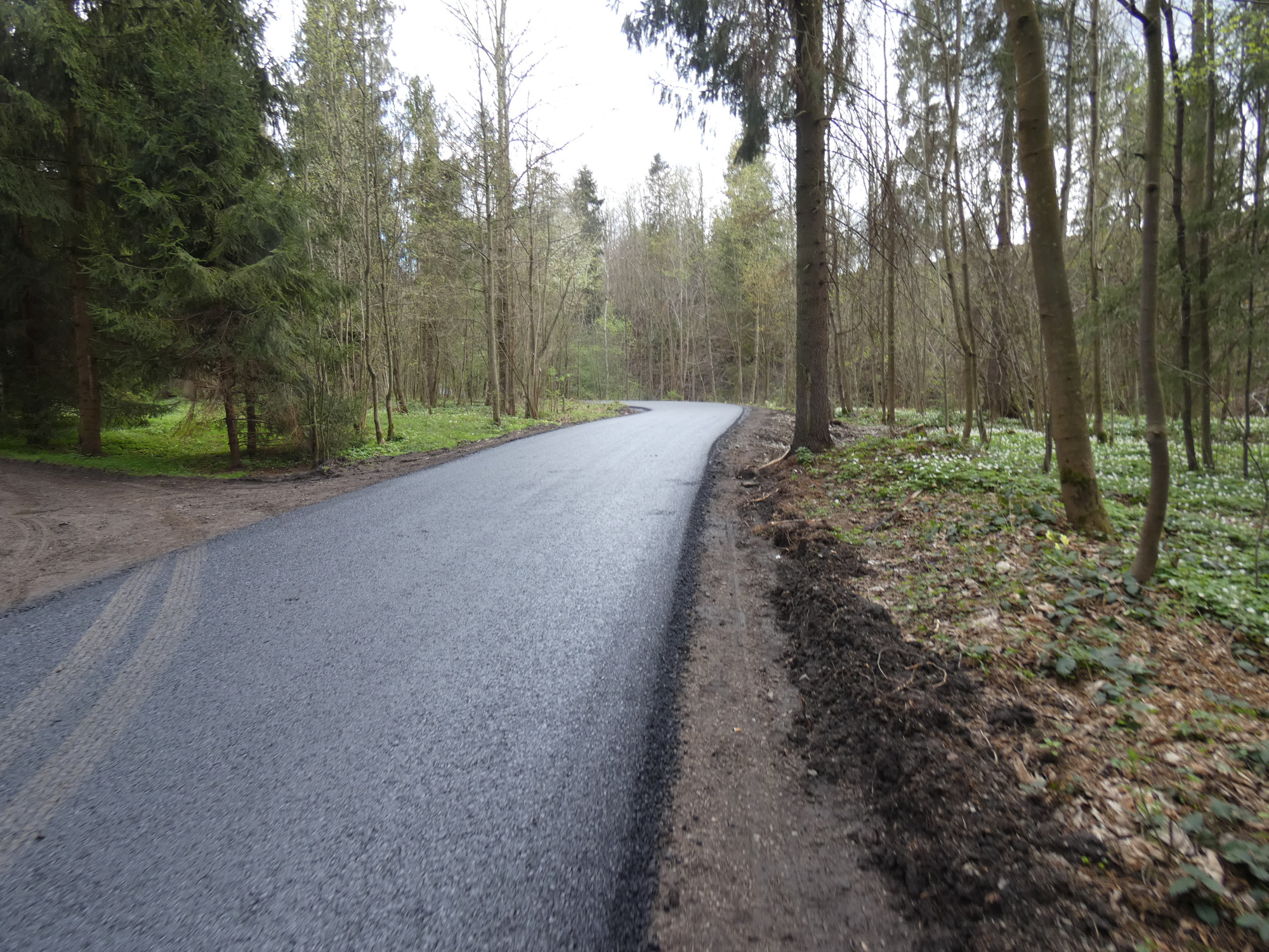 GMINA NIEDŹWIEDŹ ZAKOŃCZYŁA PRZEBUDOWĘ I MODERNIZACJĘ DRÓG GMINNYCH